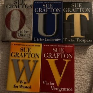 5 hardcover Sue Grafton Books